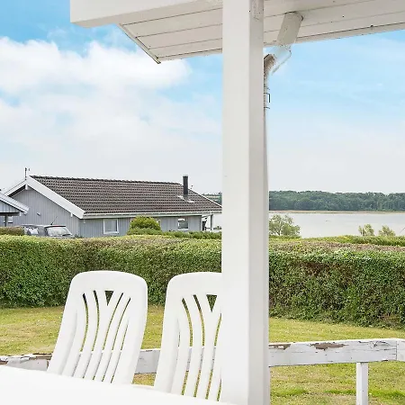 Dom wakacyjny Three-bedroom Holiday In 14