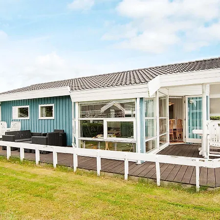 Three-bedroom Holiday In 14 Holiday home *