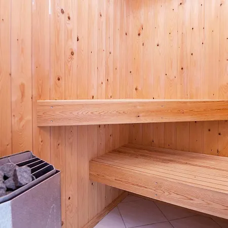 Three-bedroom Holiday In 14
