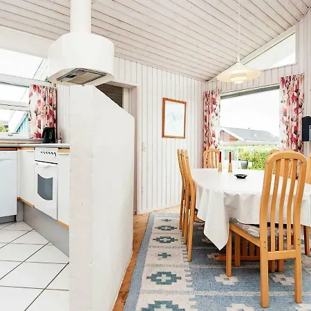 Dom wakacyjny Three-bedroom Holiday In 14