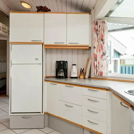 Three-bedroom Holiday In 14 * Hejls