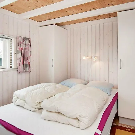 Three-bedroom Holiday In 14 * Hejls